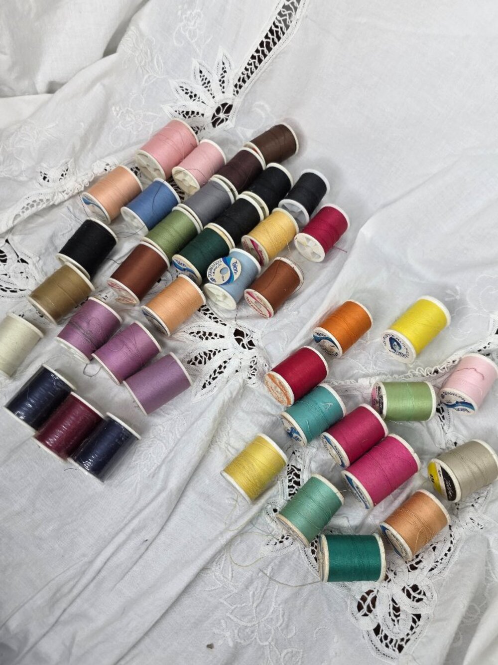 Lot of 40 Talon Thread Multi Color 3 New 37 Used Styrofoam Plastic Spools Vint - Picture 2 of 14